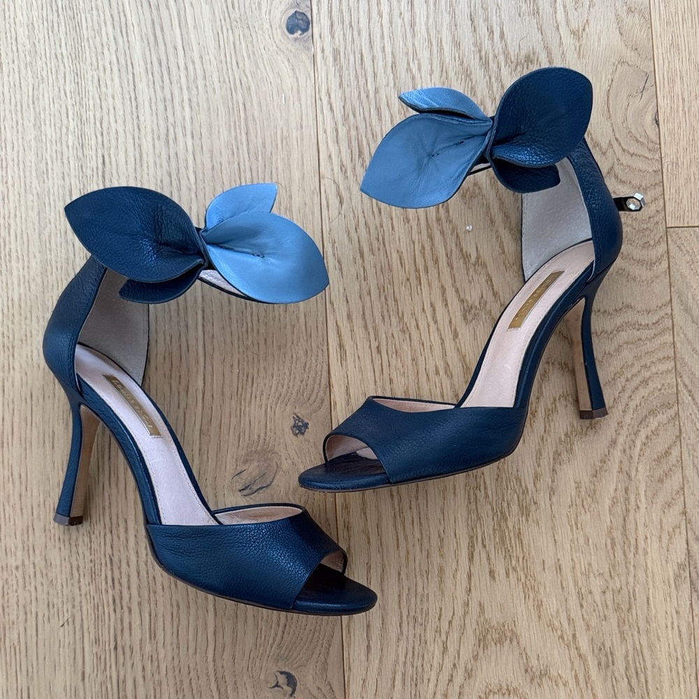 Elegant navy High Heels with Bow Detail